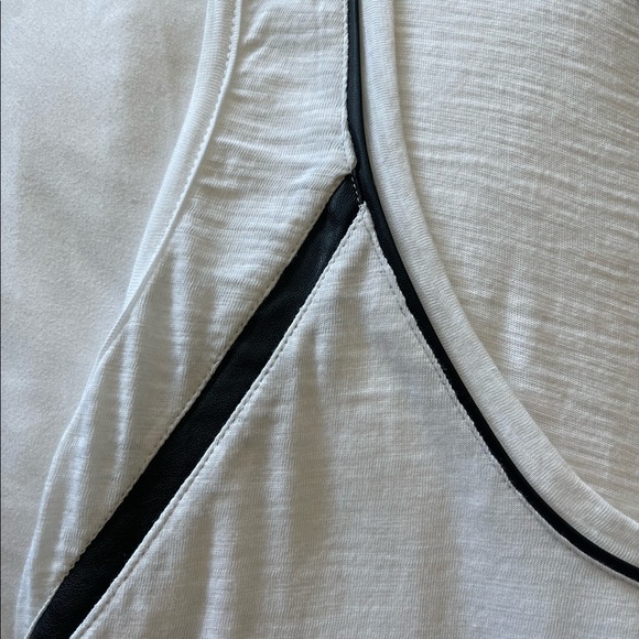 Sam Edelman Black Women's Medium Seamed Scoop-Neck Tank - Picture 4 of 6